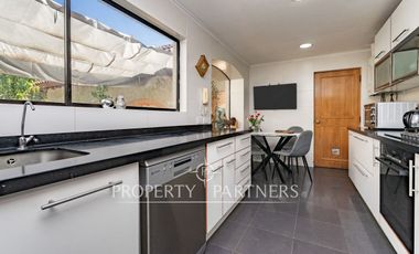 Excelente propiedad en consolidado condominio de Santa Rita
