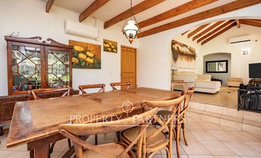 Excelente propiedad en consolidado condominio de Santa Rita