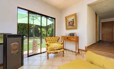 Excelente propiedad en consolidado condominio de Santa Rita