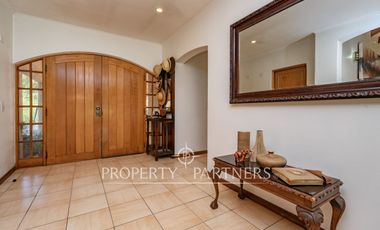 Excelente propiedad en consolidado condominio de Santa Rita