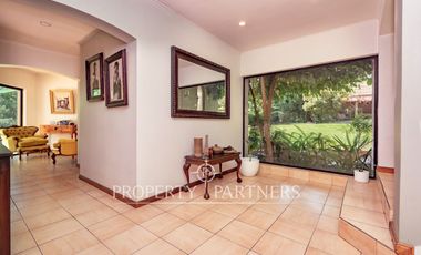 Excelente propiedad en consolidado condominio de Santa Rita