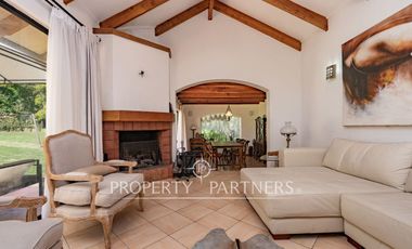 Excelente propiedad en consolidado condominio de Santa Rita