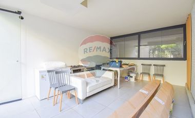 Depto con Patio y Jadín - 3D + Servicio