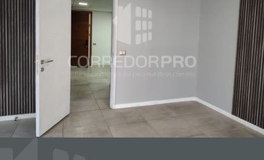 SE VENDE OFICINA EN CHICUREO, 1ESTAC. Y 1BOD. FRENTE A JUMBO
