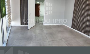 SE VENDE OFICINA EN CHICUREO, 1ESTAC. Y 1BOD. FRENTE A JUMBO