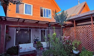 OPORTUNIDAD DE INVERSIÓN,  CASA CON LOCAL COMERCIAL