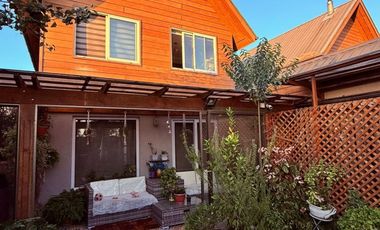 OPORTUNIDAD DE INVERSIÓN,  CASA CON LOCAL COMERCIAL