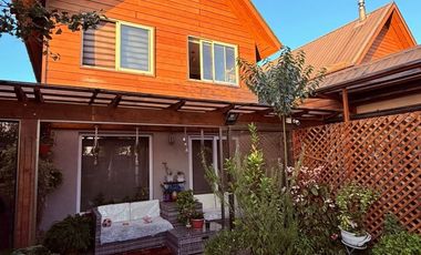 OPORTUNIDAD DE INVERSIÓN,  CASA CON LOCAL COMERCIAL