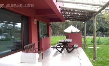 Casa con costa al rio con increíble parque! Santa María De Tigre ! VENTA Y ALQUIER ANUAL.