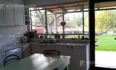 Casa con costa al rio con increíble parque! Santa María De Tigre ! VENTA Y ALQUIER ANUAL.