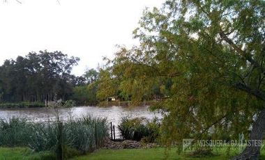 Casa con costa al rio con increíble parque! Santa María De Tigre ! VENTA Y ALQUIER ANUAL.
