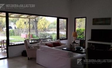 Casa con costa al rio con increíble parque! Santa María De Tigre ! VENTA Y ALQUIER ANUAL.