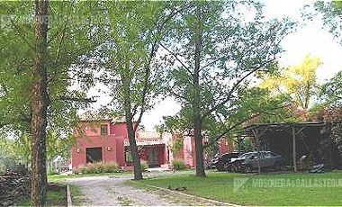 Casa con costa al rio con increíble parque! Santa María De Tigre ! VENTA Y ALQUIER ANUAL.