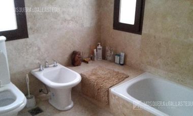 Casa con costa al rio con increíble parque! Santa María De Tigre ! VENTA Y ALQUIER ANUAL.