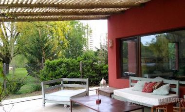 Casa con costa al rio con increíble parque! Santa María De Tigre ! VENTA Y ALQUIER ANUAL.