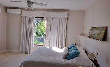 Casa con costa al rio con 1400 metros de parque! Santa María De Tigre ! VENTA Y ALQUIER ANUAL.