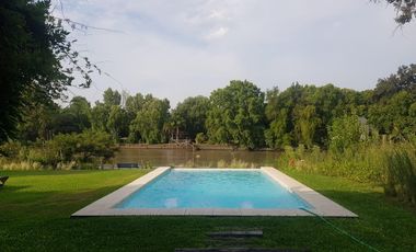 Casa con costa al rio con 1400 metros de parque! Santa María De Tigre ! VENTA Y ALQUIER ANUAL.