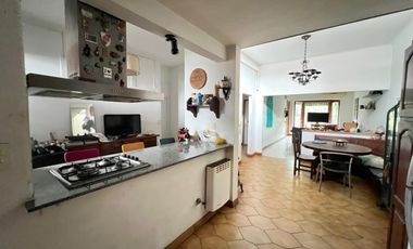 Casa en venta de 5 ambientes en Villa Adelina