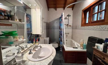 Casa en venta de 5 ambientes en Villa Adelina