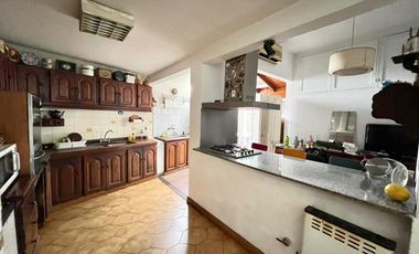 Casa en venta de 5 ambientes en Villa Adelina