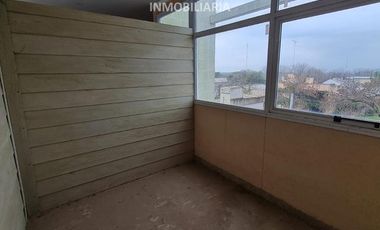 Departamento frente a Plaza Urquiza en Villa Elisa