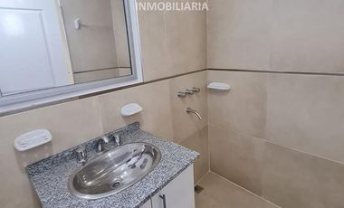 Departamento frente a Plaza Urquiza en Villa Elisa