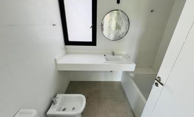 Departamento de 2 ambientes CON DETALLES DE CATEGORÍA en venta, en San Isidro.