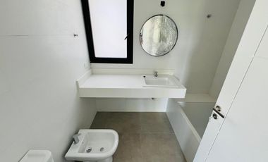 Departamento de 2 ambientes CON DETALLES DE CATEGORÍA en venta, en San Isidro.