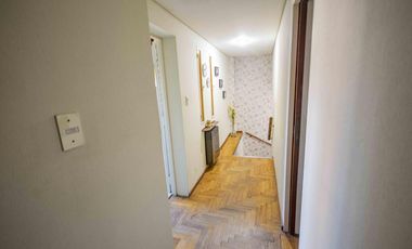 Casa de 4 ambientes en venta, en Martínez.