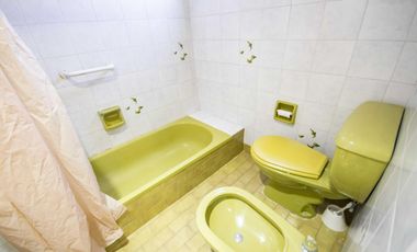 Casa de 4 ambientes en venta, en Martínez.