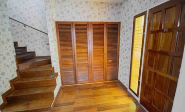 Casa de 4 ambientes en venta, en Martínez.