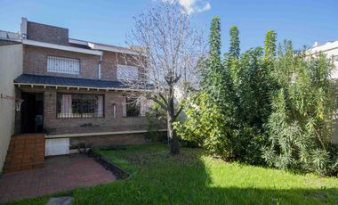 Casa de 4 ambientes en venta, en Martínez.