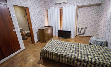 Casa de 4 ambientes en venta, en Martínez.