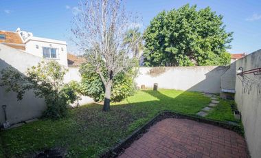 Casa de 4 ambientes en venta, en Martínez.