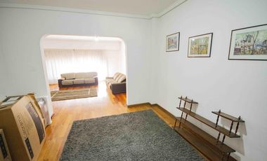 Casa de 4 ambientes en venta, en Martínez.