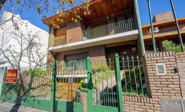 Casa de 4 ambientes en venta, en Martínez.