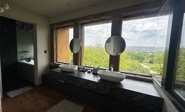 Casa AMOBLADA espectacular con vistas a la montaña, 4 dormitorios, pileta y patio