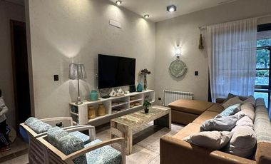 Casa AMOBLADA espectacular con vistas a la montaña, 4 dormitorios, pileta y patio