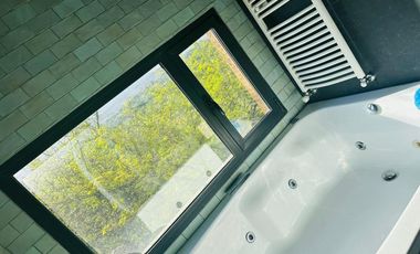 Casa AMOBLADA espectacular con vistas a la montaña, 4 dormitorios, pileta y patio