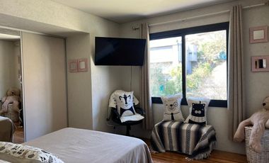 Casa AMOBLADA espectacular con vistas a la montaña, 4 dormitorios, pileta y patio