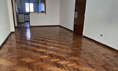 DEPARTAMENTO DE 3 AMBIENTES CON BALCON Y COCHERA EN ALQUILER. OLIVOS