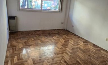 DEPARTAMENTO DE 3 AMBIENTES CON BALCON Y COCHERA EN ALQUILER. OLIVOS