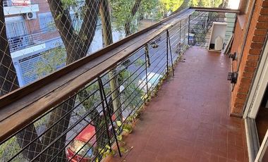 DEPARTAMENTO DE 3 AMBIENTES CON BALCON Y COCHERA EN ALQUILER. OLIVOS