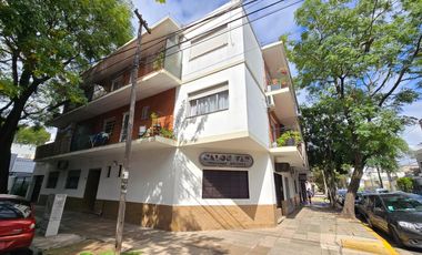 DEPARTAMENTO DE 3 AMBIENTES CON BALCON Y COCHERA EN ALQUILER. OLIVOS