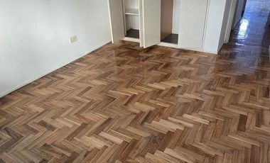 DEPARTAMENTO DE 3 AMBIENTES CON BALCON Y COCHERA EN ALQUILER. OLIVOS