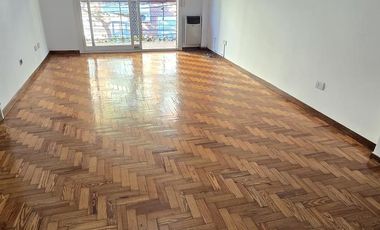 DEPARTAMENTO DE 3 AMBIENTES CON BALCON Y COCHERA EN ALQUILER. OLIVOS