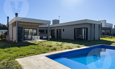 Casa en venta con renta - Barrio Santa Ines, Canning