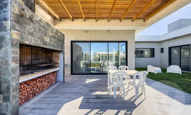 Casa en venta con renta - Barrio Santa Ines, Canning