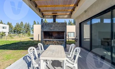 Casa en venta con renta - Barrio Santa Ines, Canning