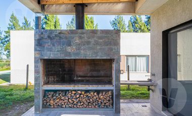 Casa en venta con renta - Barrio Santa Ines, Canning